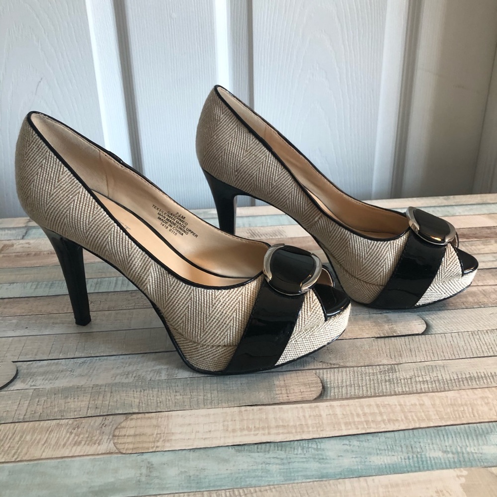 Nine West wheat & black catchmeo platform heels